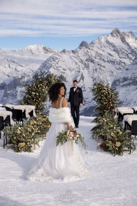 Winter Wedding Venue Decorations, Winter Wedding Mountains Snow, Winter Wedding Venue Snow, Winter Wedding With Snow, Weddings In The Snow, Snow Wedding Aesthetic, Winter Wedding Switzerland, Dream Winter Wedding, Winter Wedding In The Mountains