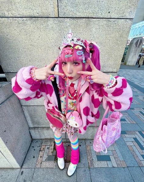 Harajuku Poses, Japanese Street Fashion Harajuku Kawaii, Outfits Aesthetic Colorful, Decora Kei Aesthetic, Decora Kei Outfits, Harajuku Decora Kei, Harajuku Fashion Decora, Decora Kei Fashion, Decora Outfits