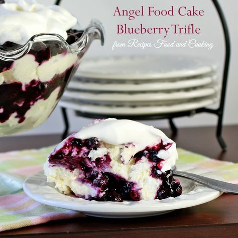 Angel Food Cake Blueberry Trifle Blueberry Trifle Recipe, Blueberry Pie Filling Recipes, Angel Food Cake Recipes, Angel Food Cake Trifle, Blueberry Trifle, Cake Trifle, Angel Food Cake Desserts, Cake Blueberry, Trifle Recipes