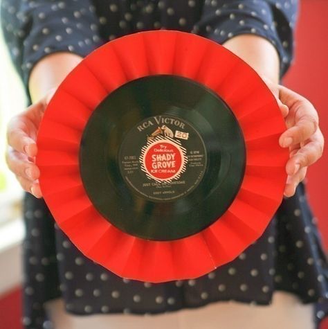 Diy Upcycled Record Medallions  •  Free tutorial with pictures on how to decorate a vinyl record in under 60 minutes Wood Wall Hanging Diy, Record Diy, Records Diy, Placemat Ideas, Vinyl Record Crafts, Diy Crafts Vintage, Record Crafts, Pillow Cases Diy, Christmas Paper Napkins