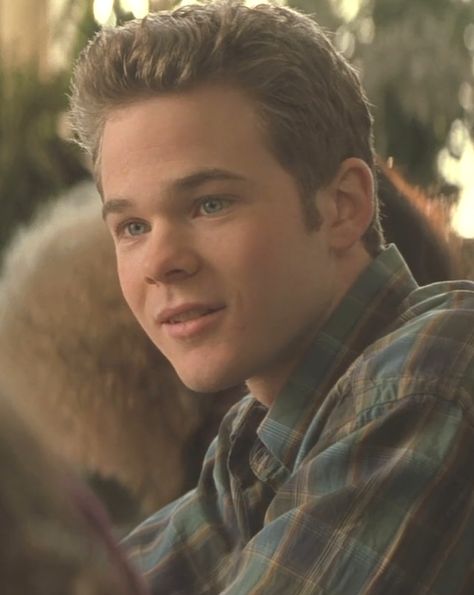 Marvel in film n°7 - 2000 - Shawn Ashmore as Bobby Drake / Iceman (Iceberg) - X-Men by Bryan Singer Xmen Icons, Bobby Drake, Shawn Ashmore, Dr Marvel, Karate Kid Cobra Kai, Kid Cobra, Marvel Icons, Man Icon, Robert Louis