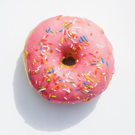 Donut Pictures, Donut Photos, Donut Flavors, Donut Art, Krispy Kreme Donuts, Donut Maker, Pink Frosting, Incredible Edibles, Pink Donuts