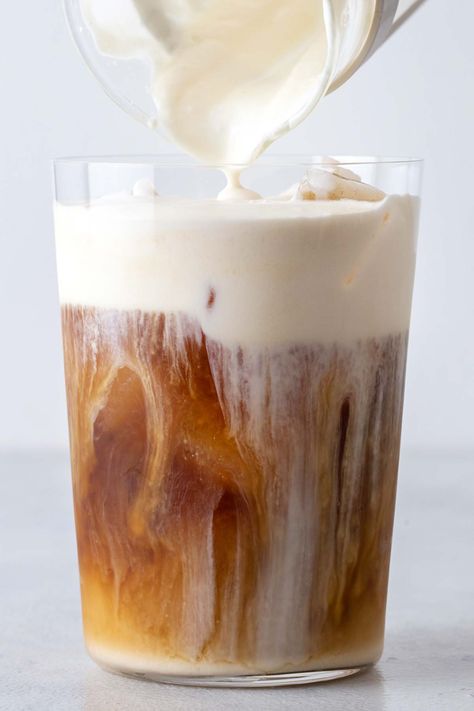 Top your iced drink with this decadent caramel cold foam that can easily be made at home in just 2 minutes! Cold Foam Coffee, Caramel Cold Foam, Cold Foam At Home, Cold Foam Recipe, Foam Recipe, Foam Coffee, Spring Drinks, Sweet Matcha, Tea Sandwiches Recipes