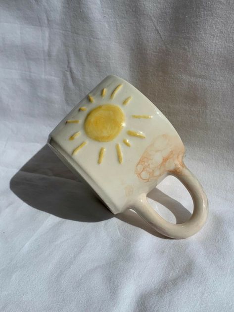 Clay Mug Designs, Sun Mug, Ceramic Cafe, Diy Pottery Painting, Ceramic Workshop, Pottery Painting Designs, Ceramic Artwork, Clay Mugs, Pottery Crafts