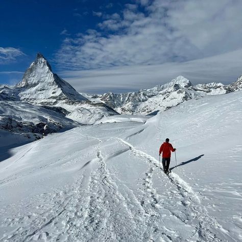 Where will you ski next??? Thanks for the fabulous photos, Magovs! The family that skis together... #zermatt #zermattswitzerland #familyski #skitrip #beausitezermatt #matterhorn #matterhornmountain #igludorf Zermatt Ski, Matterhorn Mountain, Zermatt Switzerland, Ski Family, Zermatt, April 19, Ski Trip, Skis, The Family