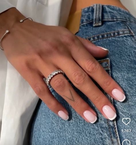 Best Short Nail Designs, Oval Nails French, Classy Short Nails, Classy Wedding Nails, Cute Short Nail Designs, Squoval Acrylic Nails, Round Square Nails, Really Short Nails, Sqaure Nails