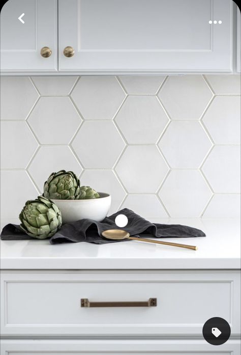 Kitchen Tiles Backsplash Hexagon, Honeycomb White Backsplash, Matte Tile Kitchen Backsplash, White Kitchen Hexagon Backsplash, White Hexagon Tile Backsplash, Kitchen Backsplash Ideas Hexagon, Hexagonal Kitchen Backsplash, Kitchen With Hexagon Backsplash, Kitchen Backsplash Hexagon Tile