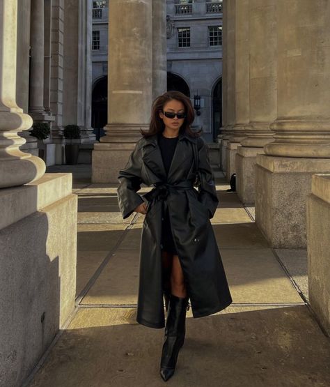 Schwarzer Mantel Outfit, Trench Coat Outfit Winter, Trent Coat, Leather Coat Outfit, Pose Ideas Couple, Trenchcoat Outfit, Black Coat Outfit, Black Leather Jacket Outfit, Trench Outfit