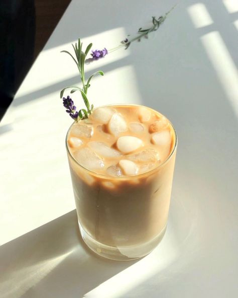 tuyen’s home cafe on Instagram: “yesterday i made a vanilla lavender latte from my homemade lavender syrup and im so amazed 💗👄💗 it tastes so good— my new favorite way to…” Vanilla Syrup For Coffee, Jasmine Dragon, Lavender Latte, Blueberry Tea, Peach Green Tea, Matcha Green Tea Latte, Vanilla Lavender, Lavender Syrup, Peach Syrup