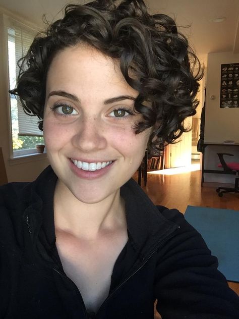 Hair Curly Style, Cassie Hair, Curly Cut, Curly Pixie Hairstyles, Asymmetrical Hairstyles, Short Curly Haircuts, Short Curls, Haircuts For Curly Hair, Super Hair