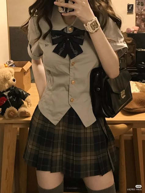 Outfit Ideas Japanese, Japanese Preppy, Outfits Japanese, Plaid Clothing, Bow Crop Tops, School Uniform Fashion, School Uniform Outfits, Plaid Outfits, Uniform Fashion