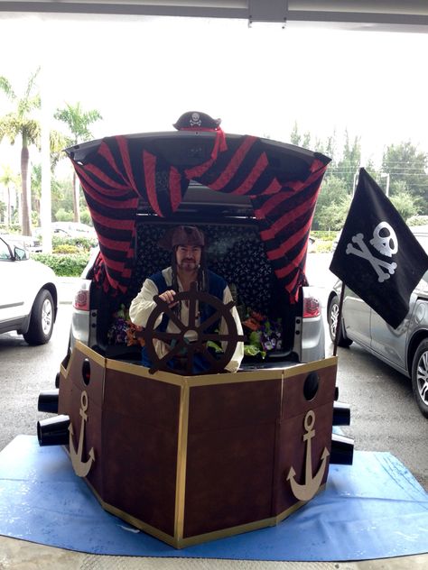 Pirate Ship, Trunk o Treat, Halloween, DIY Cardboard Pirate Trunk Or Treat, Cardboard Pirate Ship, Pirate Halloween Decorations, Trunker Treat Ideas, Diy Pirate, Dulces Halloween, Hallowen Ideas, Pirate Halloween, Fest Outfits