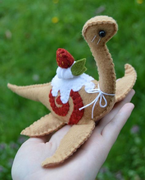 Daisy on Instagram: “Strawberry Roll Cake Plesiosaur 🍓 - Pattern by BeeZeeArt! When making the stego I had two designs for a strawberry roll cake, I decided I…” Sewing Plush, Strawberry Roll, Strawberry Roll Cake, Felt Plushie, Diy Plush Dolls, Cute Sewing Projects, Animal Sewing Patterns, Plushie Patterns, Fun Crafts To Do