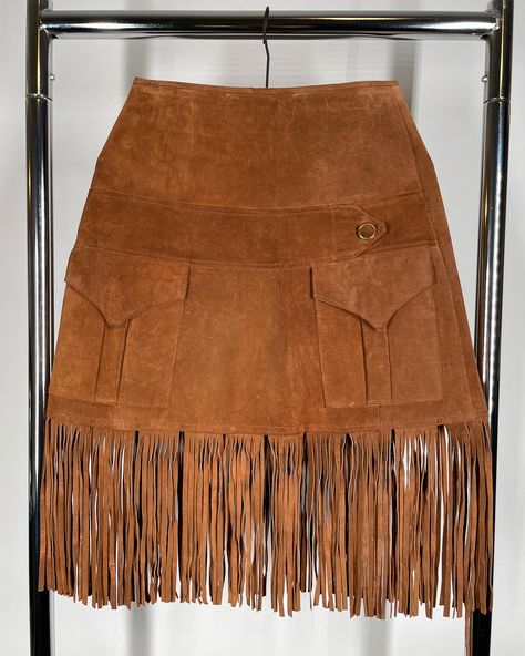 Brown Suede Fringe Skirt Fits size M Waist 14” Hip 20.5” Length 17” (minus fringe) Measurements are done lying flat in inches. 100% Leather Note - fully lined Suede Skirt Outfit, Suede Fringe Skirt, Brown Suede Skirt, Fringe Skirt, Suede Skirt, University Of Texas, Skirt Fits, Suede Fringe, Skirt Outfit