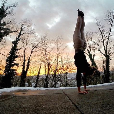 I love the smell of possibility in the morning... I'm not strong for a girl...I'm just strong 😉✌️ #cate #morningtraining #training #workout #crossfit #crossfitxanthi #xanthicrossfit #catecrossfitxanthi #fitnessdiary #gymnastics #calisthenics #handstand #balance #fitness #fit #fitnessbody #womenwithmuscle #fitwomen #strongwomen #crossfitgirl #fitnesslifestyle #healthyliving #liveyourlife #lovemyjob #athlete #coach #personaltrainer #fitnessmodel #katerinavarela Calisthetics Girl, Crossfit Girl Aesthetic, Calisthenics Girl Aesthetic, Strong Athletic Women, Calestenics Women, Calestenics Aesthetic Women, Calisthenics Women Aesthetic, Calisthenics Aesthetics Women, Calestenics Aesthetic