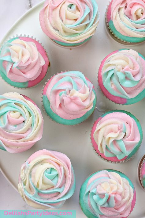 Candy Party Cupcakes, Pastel Color Cupcakes, Pastel Cupcakes Birthday, Cupcakes For Girls Birthday, Girly Cupcakes Birthday, Pink And Blue Cupcakes, Kawaii Recipes, Girls Cupcakes, Cupcakes For Girls