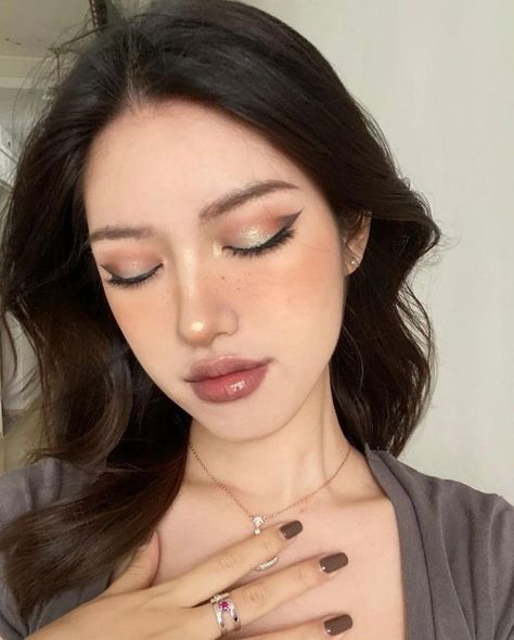 Glam Asian Makeup, Make Up Ideas For Wedding Guest, Asian Glam Make Up, Makeup Asia, Makeup Layout, Ball Makeup, Asian Makeup Looks, White Eyeliner, Ethereal Makeup