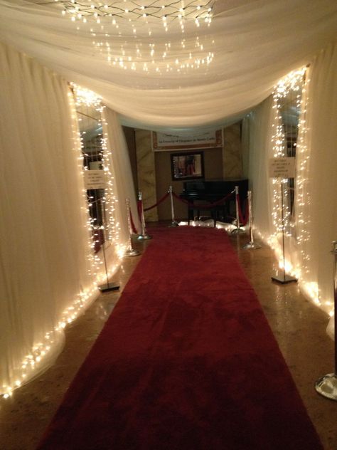 Entrada Formal Party Aesthetic Decorations, College Formal Decorations, Grown Up Prom Party, Prom Wall Decorations, Met Gala Prom Decorations, Prom School Decoration, Gym Prom Decorations, Prom Room Decorations, Prom Met Gala Theme