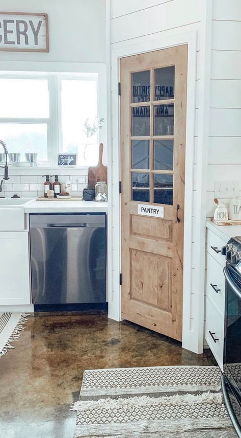 Pantry closet design