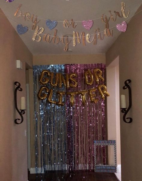 Streamer Door Decorations, Tinsel Fringe Backdrop, Foil Fringe Backdrop Ideas, Birthday Casino Theme, 21st Decor, Door Streamers, Kitchen Disco, Streamer Wall, Photo Light Box