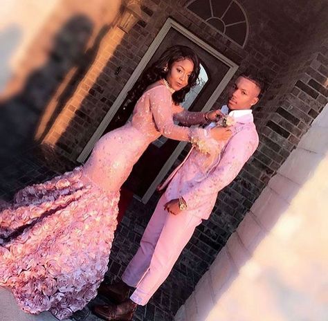 Pink Prom Black Couple, Pink Prom Suit, Colored Suits, Prom Tux, Prom 2k17, Prom Trends, Prom Pictures Couples, Prom Goals, Prom Suit