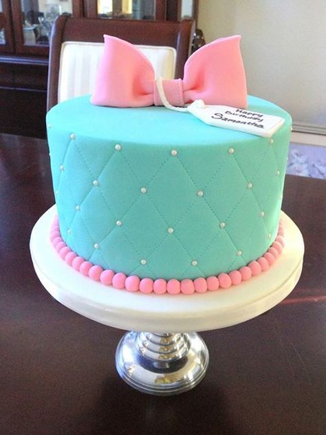 Simple Fondant Cake, Decorative Cupcakes, Mini Pastelitos, Kue Fondant, Torte Creative, Gift Box Cakes, Fondant Cakes Birthday, Fondant Cake Designs, Mini Torte