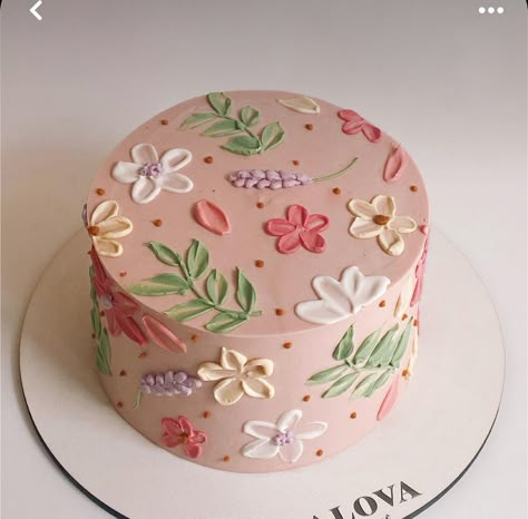 Adult Woman Birthday Cake, Flower Cake Design Birthday, Floral Cakes Birthday, Simple Floral Cake Design, Flowery Birthday Cake, Flower Cake Aesthetic, Pink Birthday Cake Aesthetic, Mini Cake Designs, 28 Birthday Cake