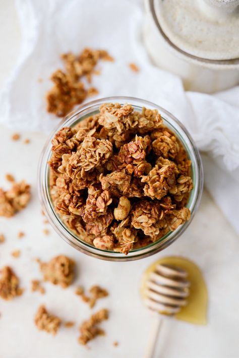 Peanut Granola, Honey Granola Recipe, Peanut Butter Granola Recipe, Honey Granola, Chocolate Yogurt, Granola Recipe Homemade, Peanut Butter Granola, Granola Breakfast, Peanut Butter Roll