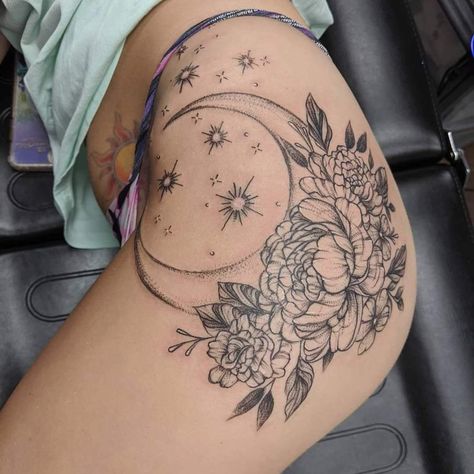 Best Meaningful Tattoos, Woman Tattoo Artist, Theigh Tattoos, Page Tattoo, Floral Hip Tattoo, Flower Hip Tattoos, Tato Paha, Side Thigh Tattoos, Cute Thigh Tattoos