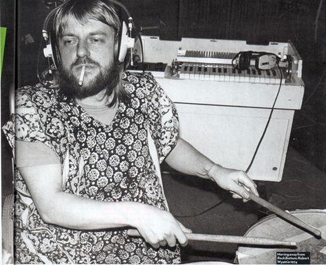 The Making Of... I'm A Believer by Robert Wyatt - Uncut N° 201 - February 2014 - Une discographie de Robert Wyatt Robert Wyatt, Anarcho Punk, Acid Rock, Make Fashion, Jazz Fusion, Japan Kawaii, Music Pictures, Jazz Musicians, Progressive Rock