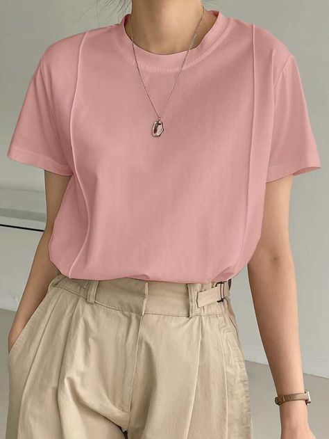 Plain T Shirts For Women, Light Pink T Shirt Outfit, Pale Pink Shirt Outfit, Light Pink Tshirt Outfit Women, Pink Tshirt Outfit Woman, Pink Tshirt Outfit Aesthetic, Pale Pink Pants Outfit, Baby Pink Outfit Women, Pink Tshirt Outfit Casual