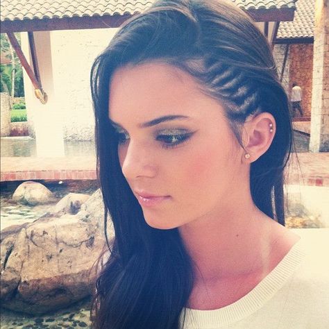 Ok crazy people that shave the sides of your head- Try this instead? I mean at least your not half bald-__-     cornrow braids on the side of the head Kendall Jenner Instagram, Scene Girl, Pretty Ear Piercings, Cornrows Braids, Side Braid, Linnet, Helix Piercing, Hair Dos, Helix