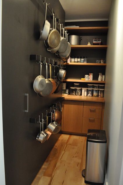 by Rebekah Zaveloff | KitchenLab. Put your hallway or pantry door to work with a little hangers to hang pots and pans. Pan Storage, Dirty Kitchen, Desain Pantry, Kabinet Dapur, Kitchen Pot, Pantry Design, Kitchen Pantry, Küchen Design, Kitchen Space