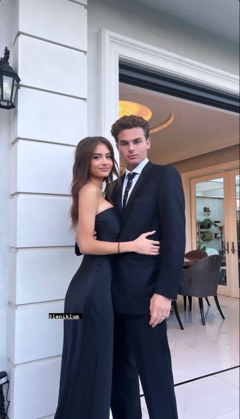 Petite Prom Dresses, Formal Couple Outfits, Couples Prom Pictures, Formal Dance Dresses, Prom Photography Poses, Couple Prom, Prom Pictures Couples, Dancing Dresses, Leni Klum