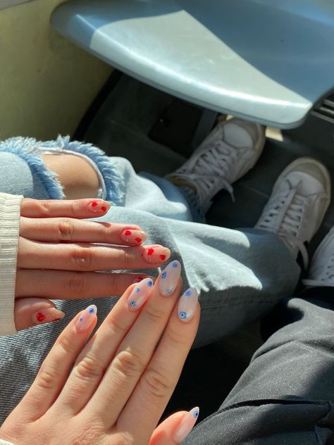 Uñas Matching Bff, Nails Matching With Bestie, Nails For Besties, Bsf Nails Matching, Bestie Nails Ideas, Matching Nails With Bff, Matching Bestie Nails, Best Friend Nails, Matching Nails With Best Friend