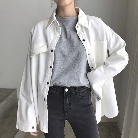 Off White Jacket Outfit Women, White Jacket Styling, Styling White Jacket, Denim White Jacket Outfit, Styling White Denim Jacket, White Jacket Jeans Outfit, White Denim Jacket Outfit Aesthetic, How To Style White Jacket, Off White Jacket Outfit