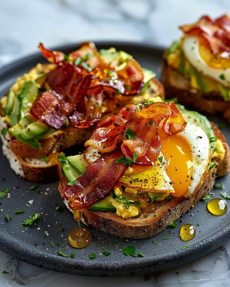 Avocado Toast With Bacon And Egg, Avocado Brunch Recipes, Avocado Toast Sandwich, Avocado Toast Recipes With Egg, Eggs On Toast Aesthetic, Avocado Toast With Bacon, Avocado Egg Toast Aesthetic, Eggs Benedict Ideas, September Breakfast Ideas