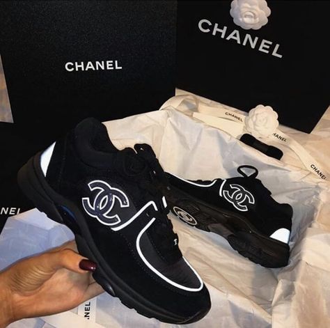 Chanel Sneakers, Dr Shoes, Fresh Shoes, Hype Shoes, Pretty Shoes, Dream Shoes, Chanel Shoes, Gucci Bags, Running Sneakers