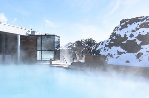 Luxury Lifestyle Black Women, Lifestyle Black Women, Best Hotels In Iceland, Luxury Lifestyle Black, Iceland Hotels, Iceland Honeymoon, Murs Roses, Blue Lagoon Iceland, The Blue Lagoon