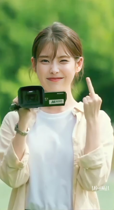 Iu middle finger Kpop Middle Finger, Iu Tattoo, Iu Cute Wallpaper, Lee Know Middle Finger, Iu Funny, Iu Cute, Middle Finger Wallpaper, Saraswati Picture, Iu Kpop