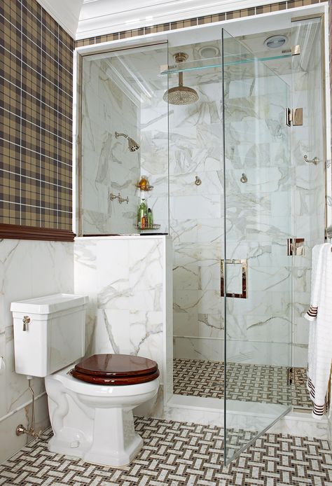 Maybe make a wall to hide the toilet or take the bench away and bring glass to the floor????? Teak Shower Floor, Makeover Kamar Mandi, Glass Shower Wall, Small Bathroom With Shower, Shower Tub Combination, Bathroom Shower Design, Glass Shower Enclosures, Small Bathroom Makeover, Small Bath