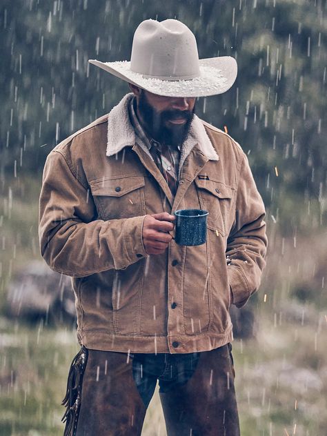 Carhartt Mens Outfits, Country Style Outfits Mens, Granola Guy Style, Modern Cowboy Style Men, Mens Western Outfits, Western Style Men, Men Jean Jacket, Gentlemen Lifestyle, Urban Cowboy Style