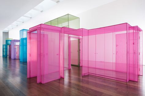 Korean artist Do Ho Suh references the different places he has lived and worked with this colourful installation at London's Victoria Miro Gallery Interaktives Design, Art Galleries Architecture, Do Ho Suh, Contemporary Art Installation, Fabric Installation, Interactive Exhibition, Artistic Installation, Installation Design, Design Del Prodotto