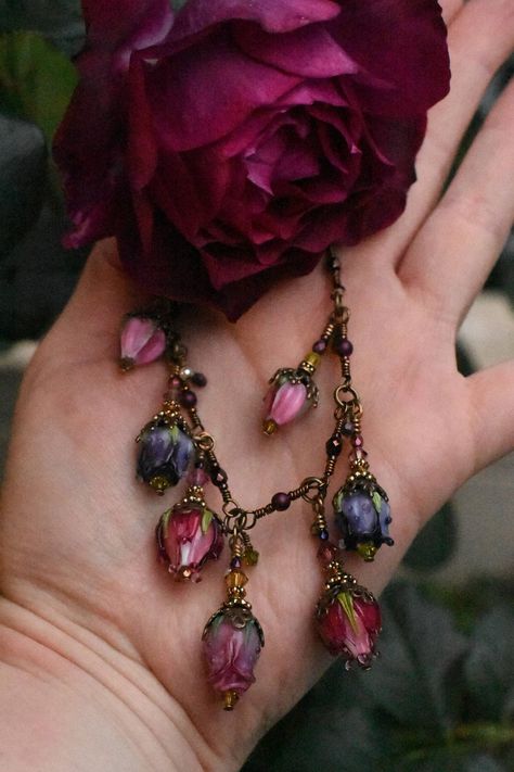 Goblin Flower, Goblin Makeup, Flowers Cottagecore, Jewelry Flowers, The Goblin, Lampwork Jewelry, Cottagecore Fairy, Etsy Jewelry, Flower Necklace