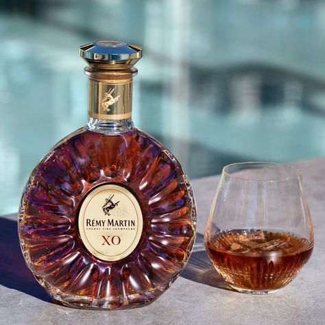 Remi Martin Drinks, Remy Martin Drinks, Luxury Drinks, Remy Martin, Old Commercials, Thermomix Desserts, Whiskey Drinks, Elegant Beauty, Pool Bar