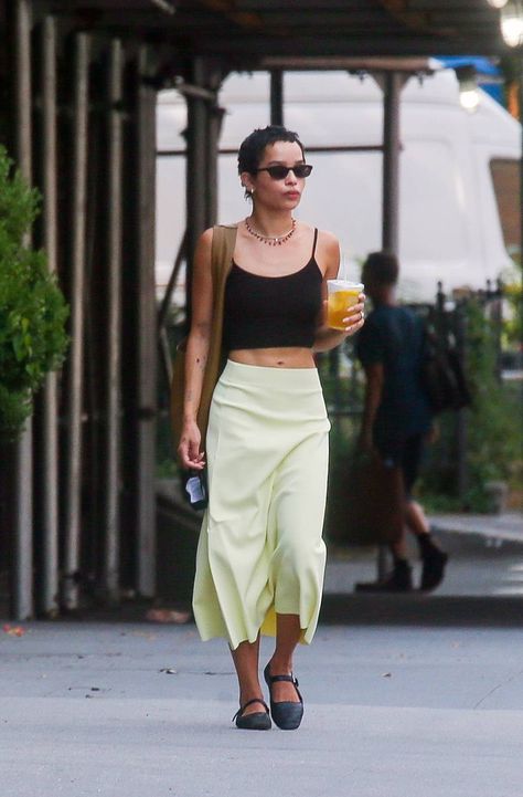 Zoe Kravitz Style, Zoe Isabella Kravitz, Zoë Kravitz, Mary Jane Ballet Flats, Zoe Kravitz, Fashion People, Mode Inspo, Looks Style, Mode Inspiration