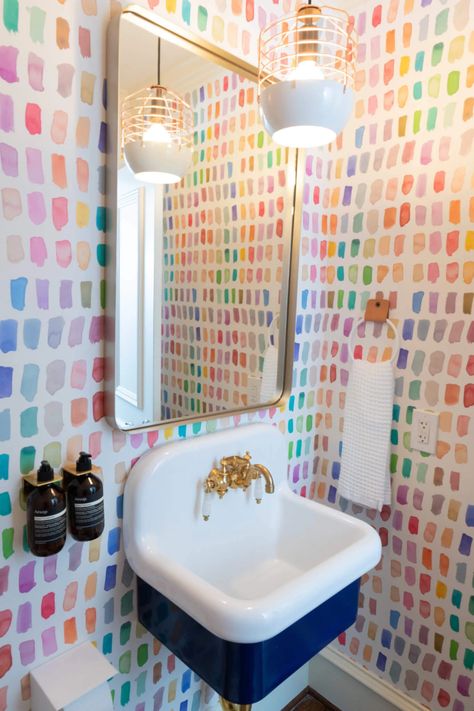 Style Scouting: Vol. 51 | In My Own Style Kids Bathroom Wallpaper Ideas, Colorful Boho Apartment, Dopamine Decor Bathroom, Bright Color Interior Design, Colorful Wall Paint, Colorful Wallpaper Home, Colorful Entryway Ideas, Colorful Houses Interior, Bathroom Maximalist