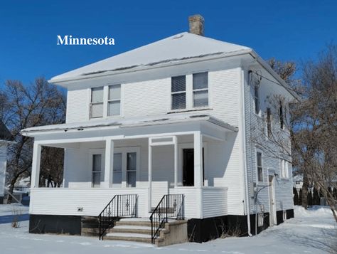 Circa 1910 Minnesota Foursquare $40K - Old Houses Under $50K Four Square Homes Interior, Square House Floor Plans, American Four Square House, Foursquare House, 1910 House, Four Square Homes, American Foursquare, Square House, Types Of Fences