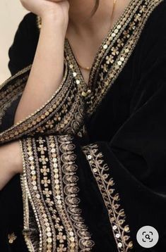 Black Velvet Pakistani Suit, Velvet Dress Ideas Pakistani, Black Velvet Suit Designs Pakistani, Design For Velvet Suit, Valvet Suite Design Simple, Black Velvet Suits Women Indian, Velvet Kurta Pakistani, Black Suit Designs Pakistani, Unstitched Suits Design