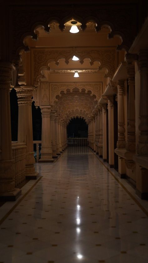 Aesthetic Places Background, Akshardham Temple, Mirrored Furniture Decor, Fantasy Pendant, Royal Indian, The Way He Looks, Home Temple, Indian Architecture, Ancient India